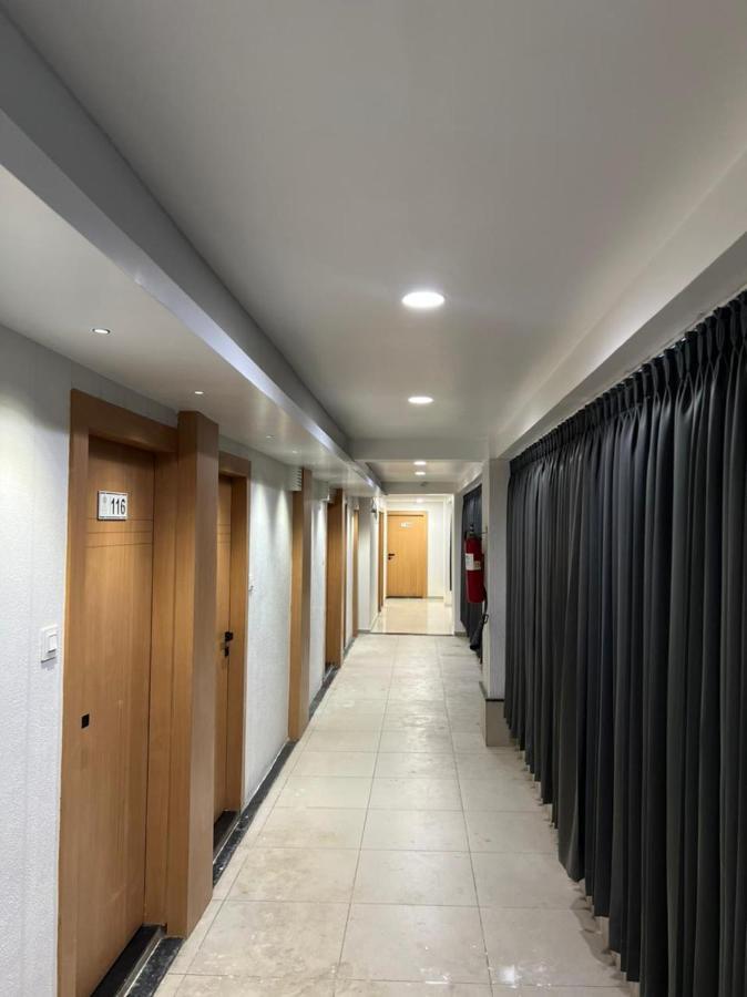 Hotel Cozzy Palace Сурат Экстерьер фото