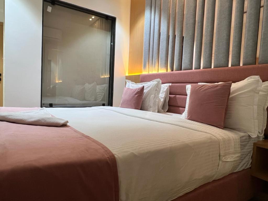 Hotel Cozzy Palace Сурат Экстерьер фото