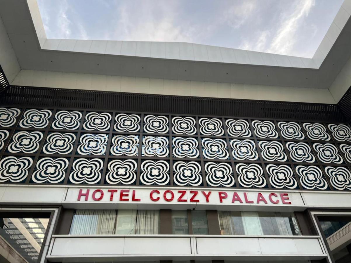 Hotel Cozzy Palace Сурат Экстерьер фото