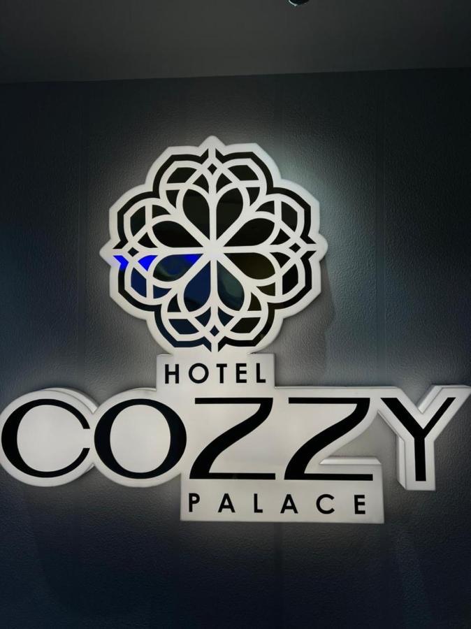 Hotel Cozzy Palace Сурат Экстерьер фото