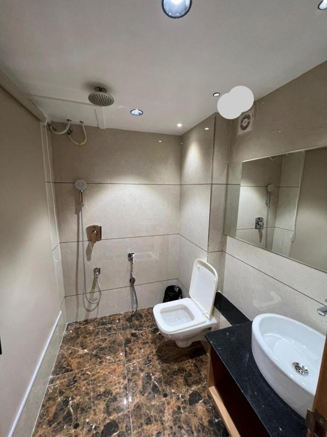 Hotel Cozzy Palace Сурат Экстерьер фото